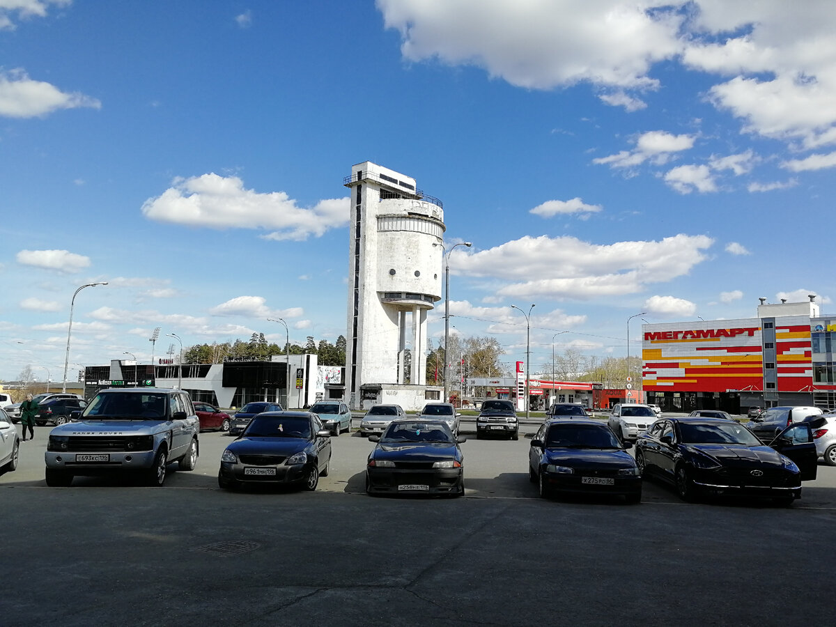 Вот та самая белая башня 