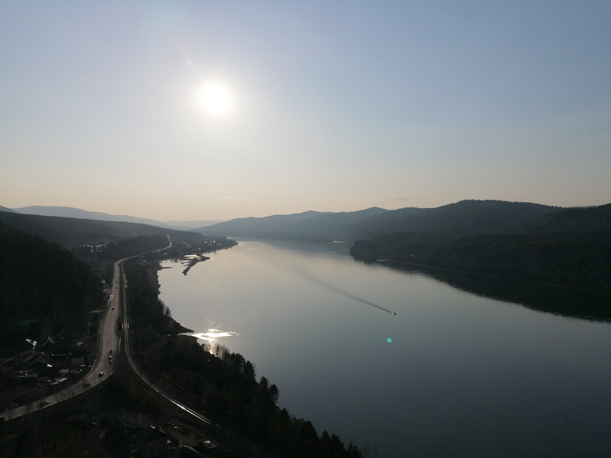 Долина реки Енисей, вид на село Овсянка