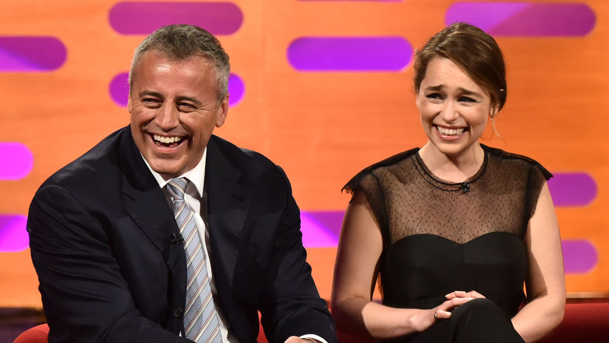 Фото https://www.huffpost.com/entry/emilia-clarke-losing-it-over-matt-leblancs-signature-catchphrase-is-priceless_n_574ee411e4b0af73af95dba6