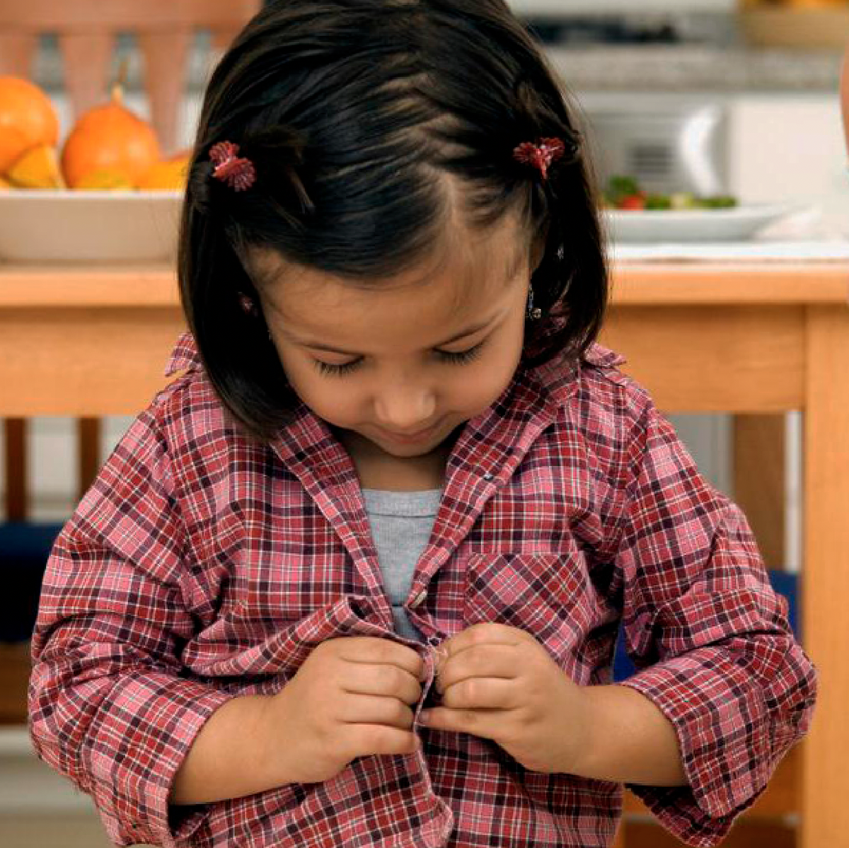 Одеваться самостоятельно - важный навык, который требует терпения