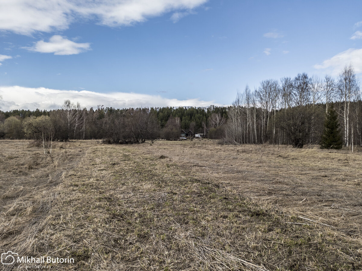 Деревенские огороды. Сейчас здесь косят сено.