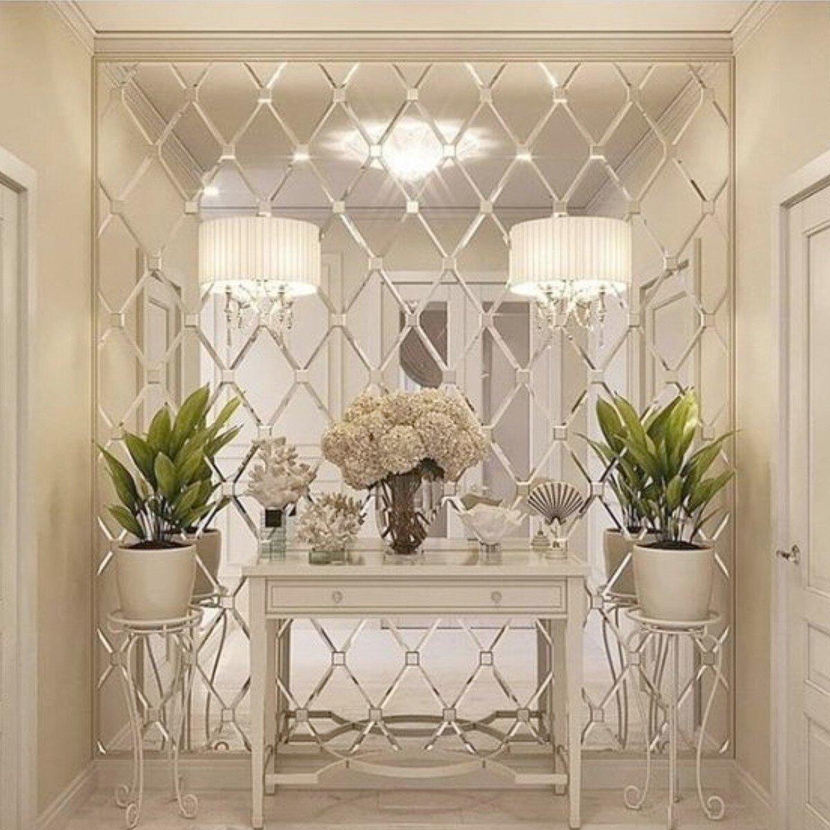 Зеркальное панно в прихожей