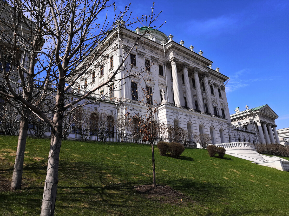 Дом Пашкова: фасад "спины", обращенный к Кремлю