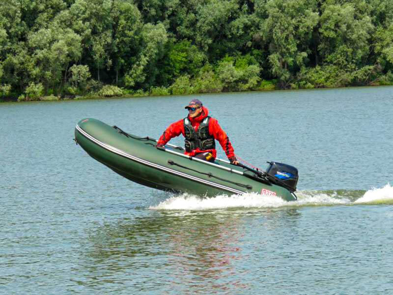 На фото Сергей Казанцев - разработчик ледобура "Сотка Казанцева", президент Федерации Рыболовного Спорта Алтайского края