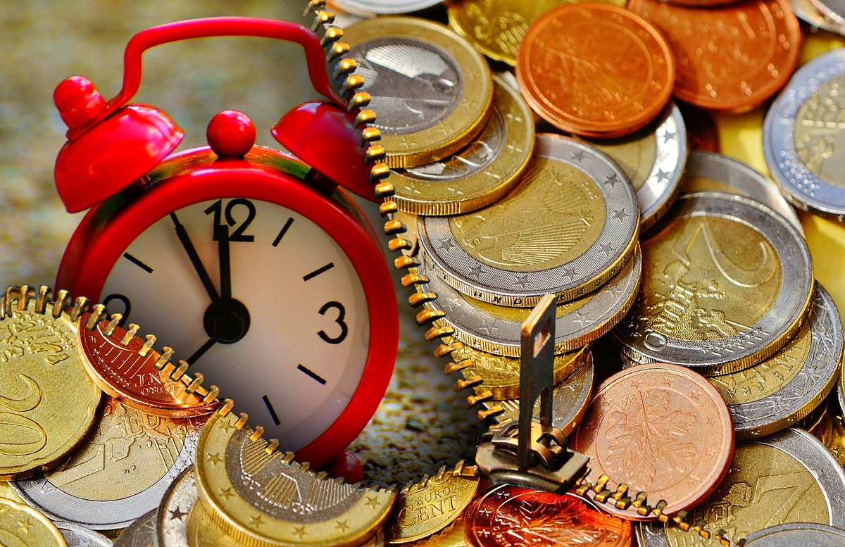 Часы и деньги. Время - деньги. Экономия времени и денег. Рубли и часы.
