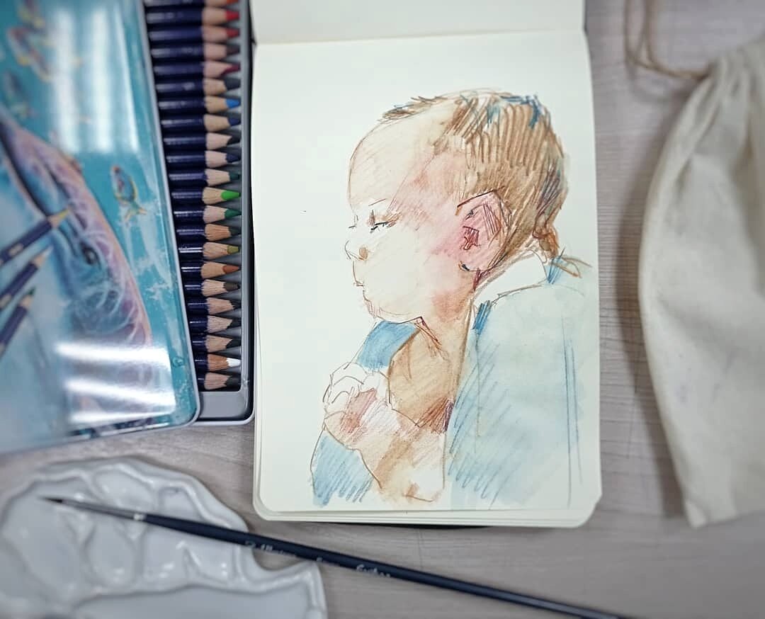 Салимова Кира. Рисунок суточного младенца (сделан по наброскам из роддома), акварельные карандаши Derwent, 2021 г.