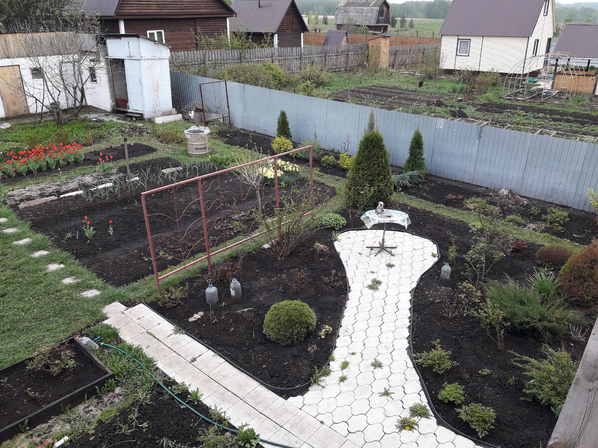 Сад в середине мая
