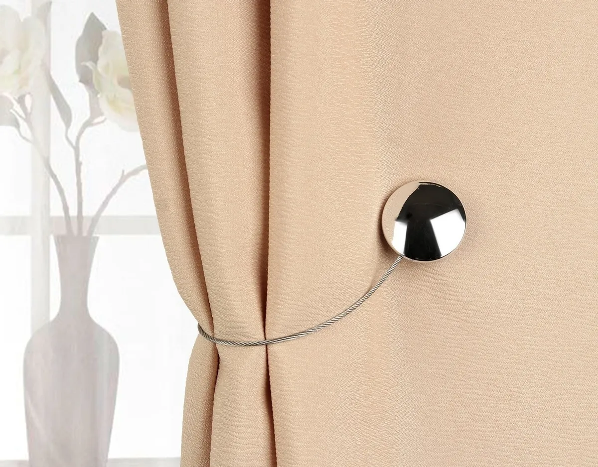 Источник: https://www.ozon.ru/product/podhvat-prihvat-dlya-shtor-zanavesok-magnitnyy-diametr-4-sm-tsvet-serebryanyy-231279851/?utm_source=google&utm_medium=cpc&utm_campaign=MSK_Product_Shopping_Smart_merchant_allclients_SSC&gclid=CjwKCAjwtJ2FBhAuEiwAIKu19r_tWj7TKXir2NnwegWifaWMXXfpdBhcf-i2qOCAlTIhJL0krPif2RoCJNsQAvD_BwE