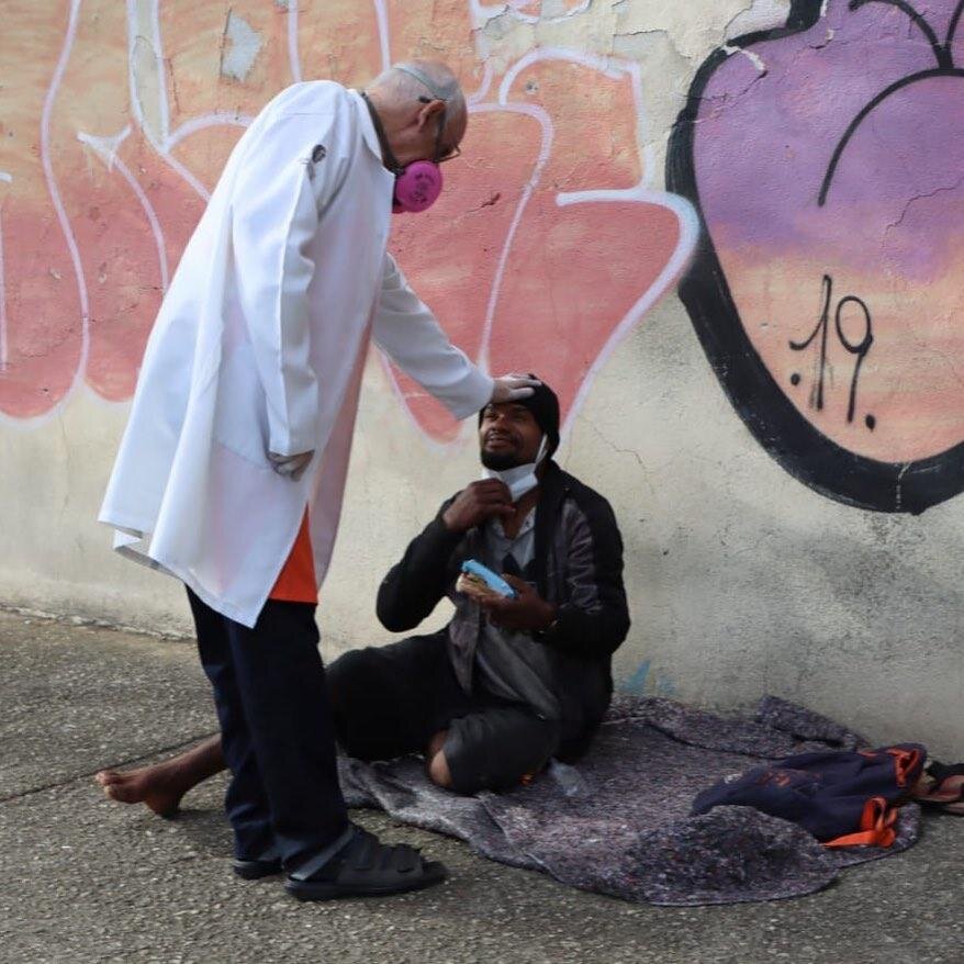 Фотографии из профиля инстаграм Жулио Ланселлотти @padrejulio.lancellotti