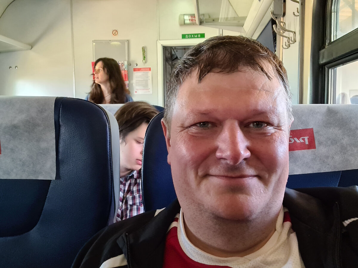 Приоткрыли окошко, тепло, хорошо.