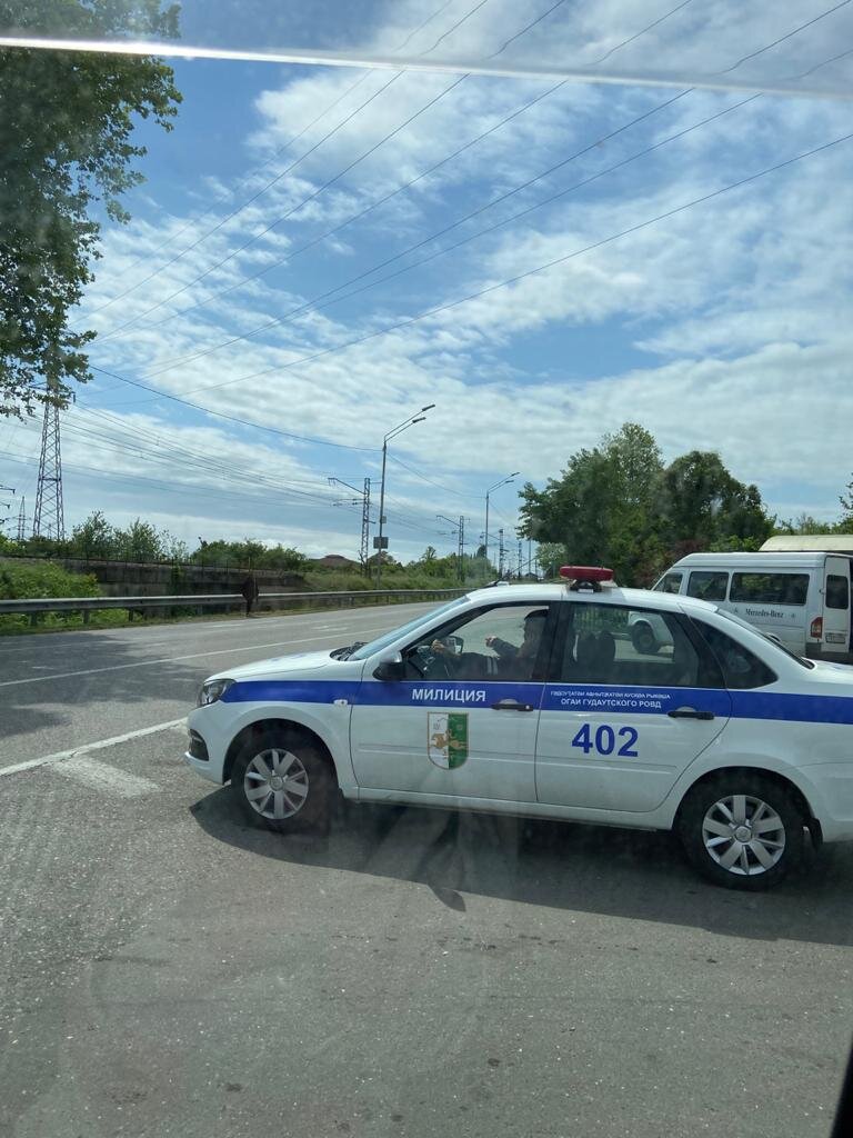 Абхазская милиция патрулирует дороги.