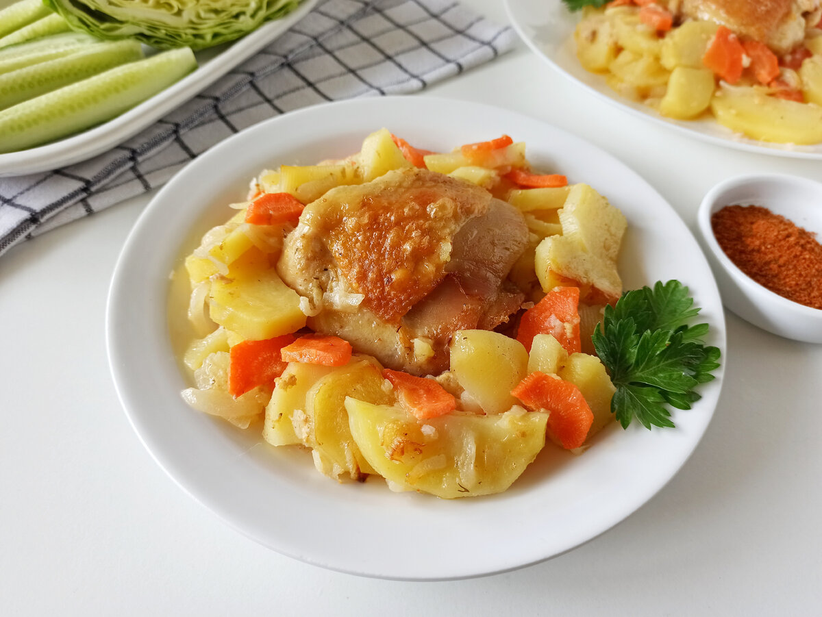 куриные бедрышки с картошкой в рукаве. куриные бёдрышки с картошкой в духовке. куриные бёдрышки в духовке в рукаве. куриные бедра в рукаве. куриные бедра с картошкой в рукаве.