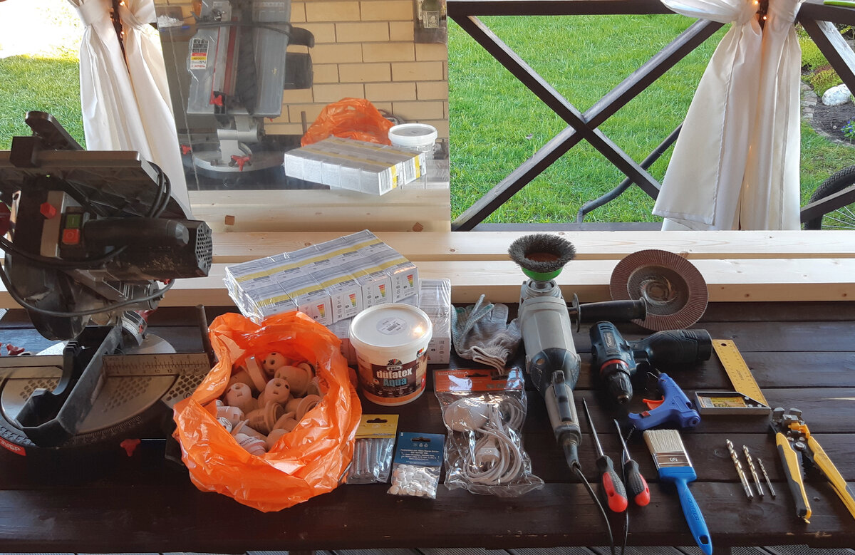 Материалы и инструменты для изготовления гримёрного зеркала.