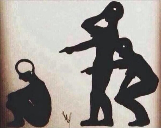 Стало нормой глумление малоумной «стаи» над более интеллектуальными людьми