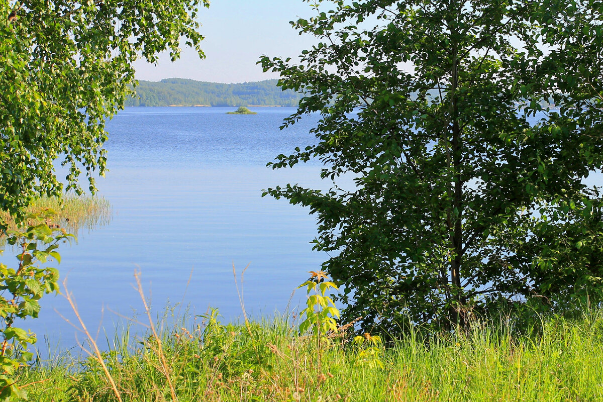 Верх-Нейвинский пруд при длине более 10 километров и средней ширине порядка 1,5 километров долгое время считался самым большим искусственным водоёмом Российской Империи 