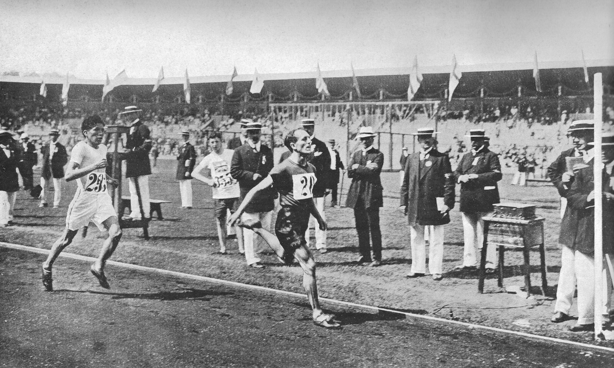 Состязания на первых олимпийских играх. Олимпийские игры в Стокгольме 1912. Олимпийские игры 1912 легкая атлетика. 1912 Стокгольм российские легкоатлеты. Олимпийские игры по легкой атлетике в Стокгольме 1912г.