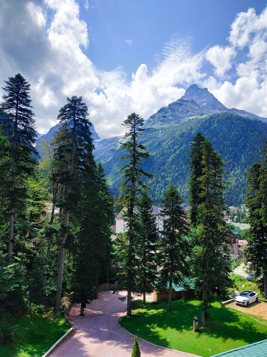 Домбайская поляна, вид из окна отеля