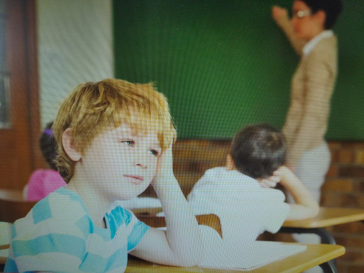 иллюстрация из каналов интернета (учительница и ученик)