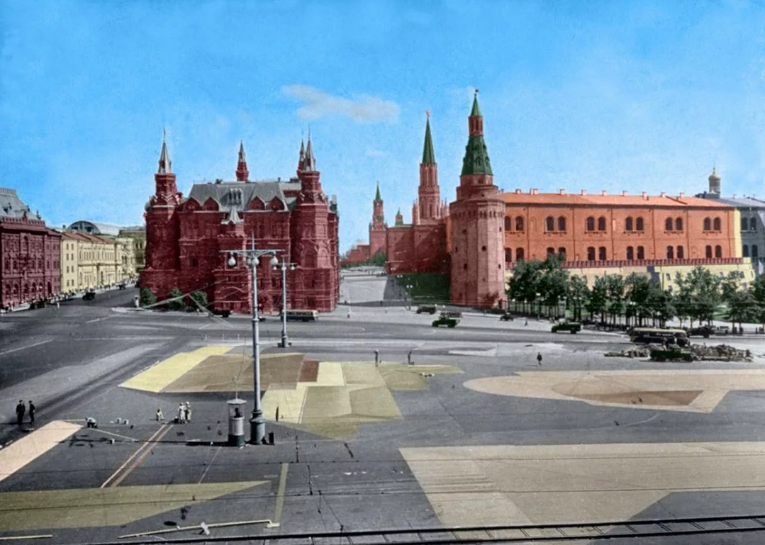 Г москва 41. Московский Кремль маскировка 1941. Маскировка Москвы в 1941. Москва Кремль 1941. Москва 1941.