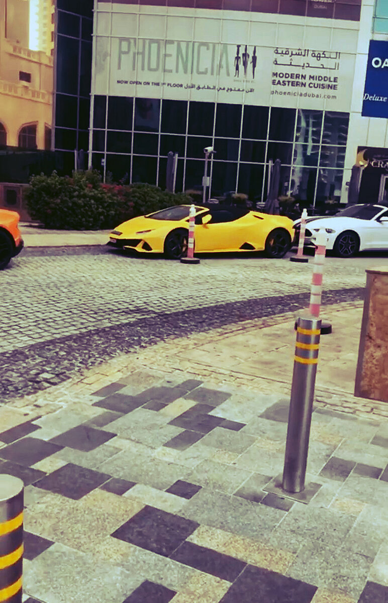 Таких тут много