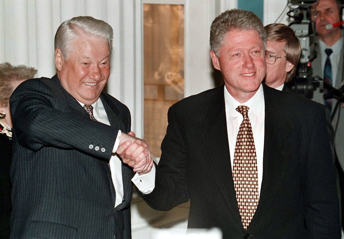 Эх,  до чего  же  счастливые... Не иначе вместе провернули хорошее дело...