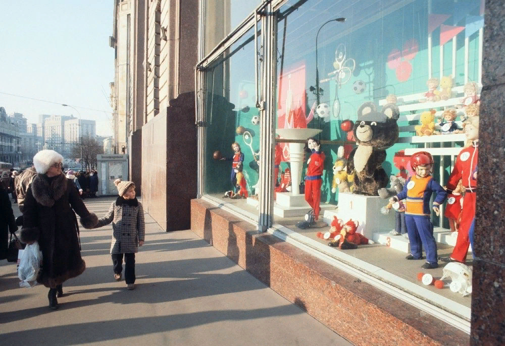 Перед этим великолепием детских игрушек устоять было невозможно. Источник: Яндекс. Картинки.