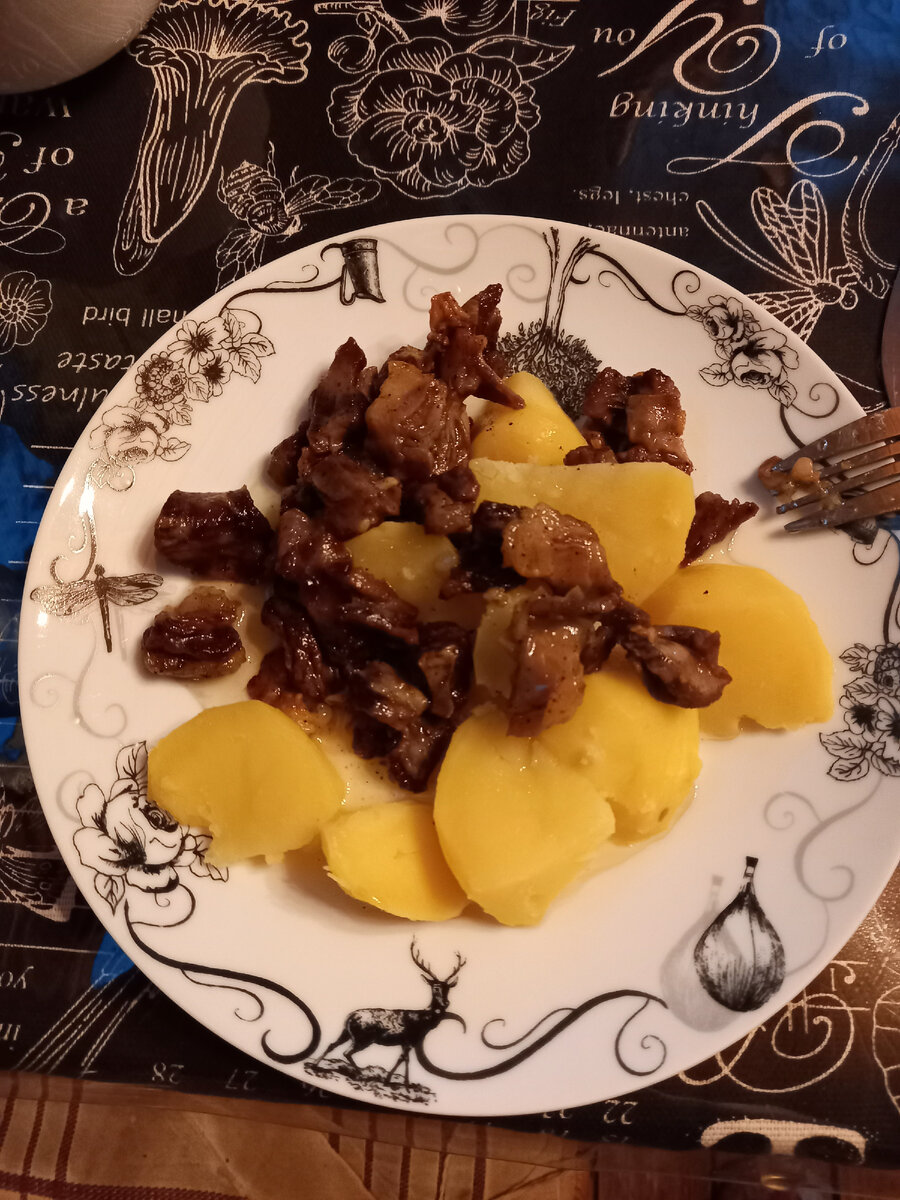 Пашина-это отруб из брюшной части туши или другими словами, мышцы брюшного пресса с прослойками жира. Относится ко второй категории мяса и не пользуется спросом из-за непритязательного внешнего вида. А зря. Это таже мякоть, но с жирком. Надо дольше готовить и все. 