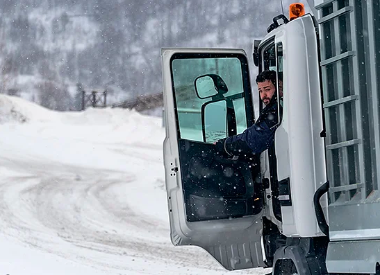 Я. После карьерного самосвала – смешна гордость владельцев городских кроссоверов, которые любят "большие машины".