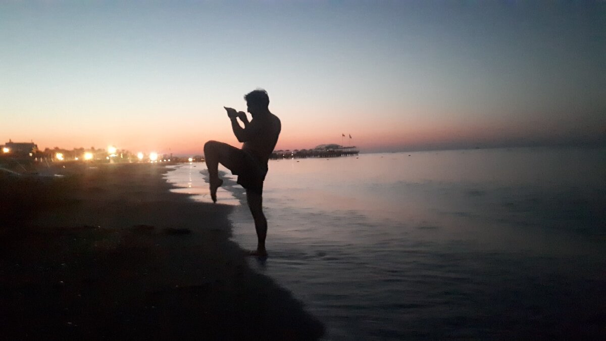 Рассветная тренировка на море.