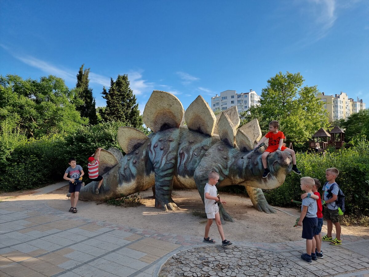 Самый первый динозавр, благодаря которому парк и получил свое название