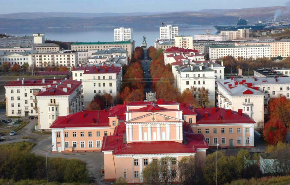 Город североморск. Мурманск зато Североморск. Северогорск Мурманская область. Приморская площадь Североморск. Североморск площадь города.