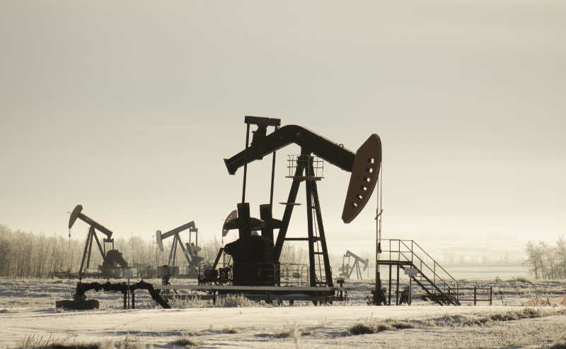 Oil field photo created by wirestock - www.freepik.com (https://www.freepik.com/photos/oil-field).