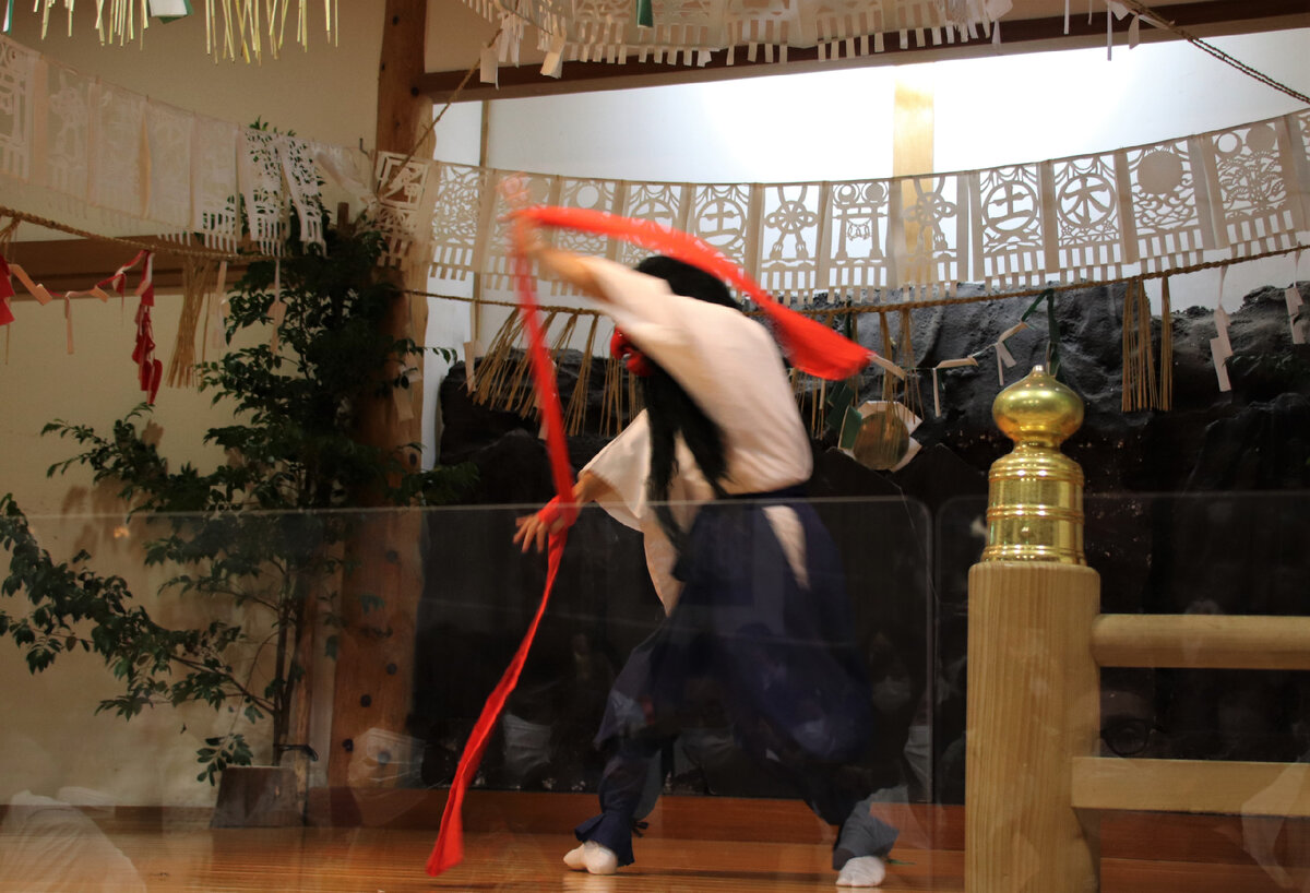 Ёкагура. Танцор с тасуки 