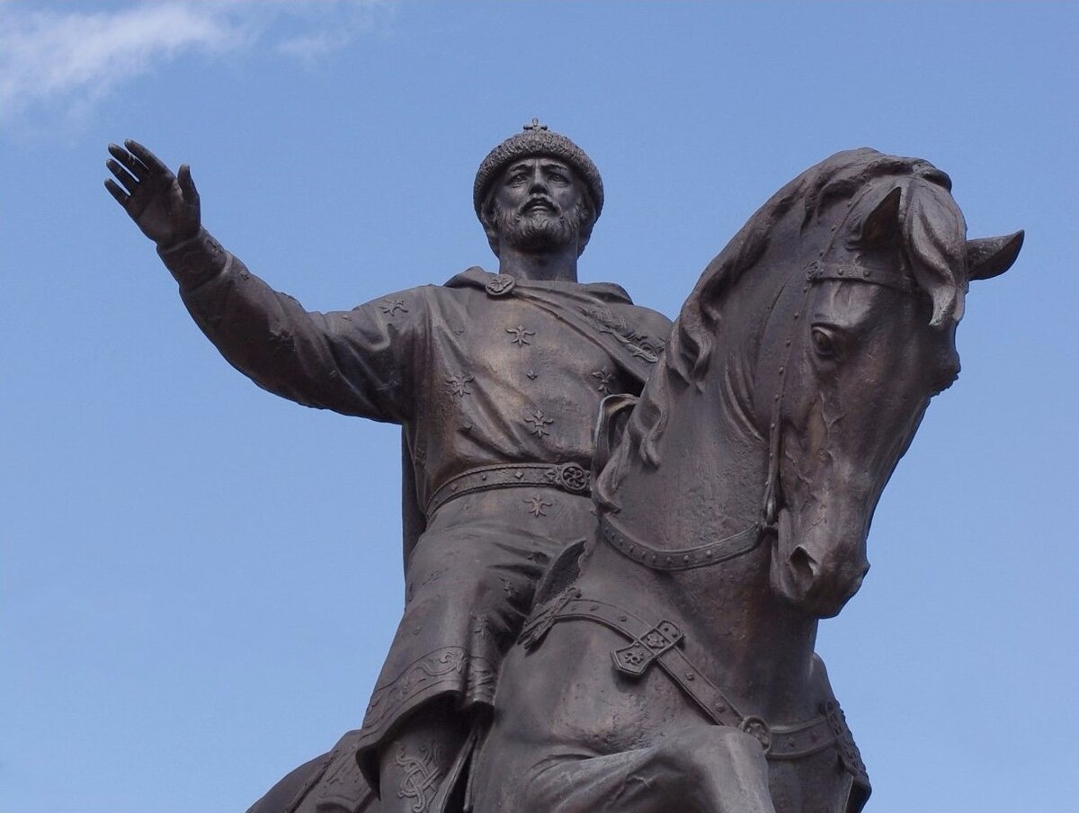 Памятник Михаилу Ярославичу в Твери