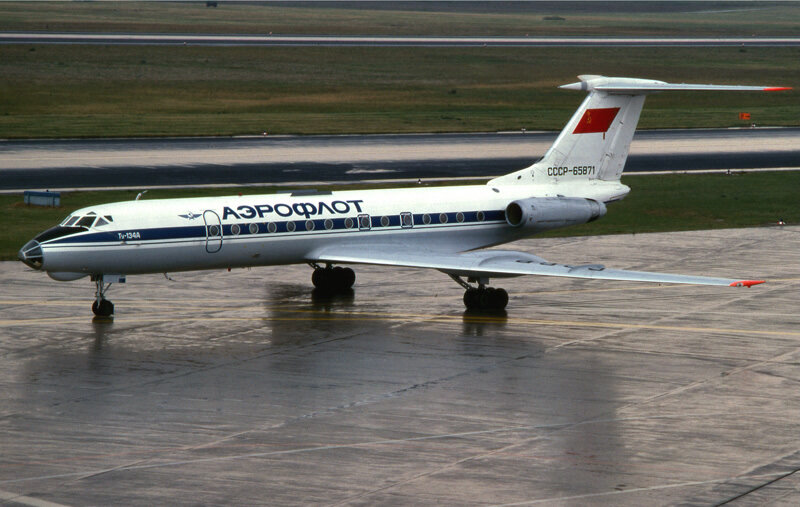 Самолет, аналогичный захваченному. Фото 1983 г. https://commons.wikimedia.org/wiki/File:Aeroflot_TU-134A_(6122295659).jpg