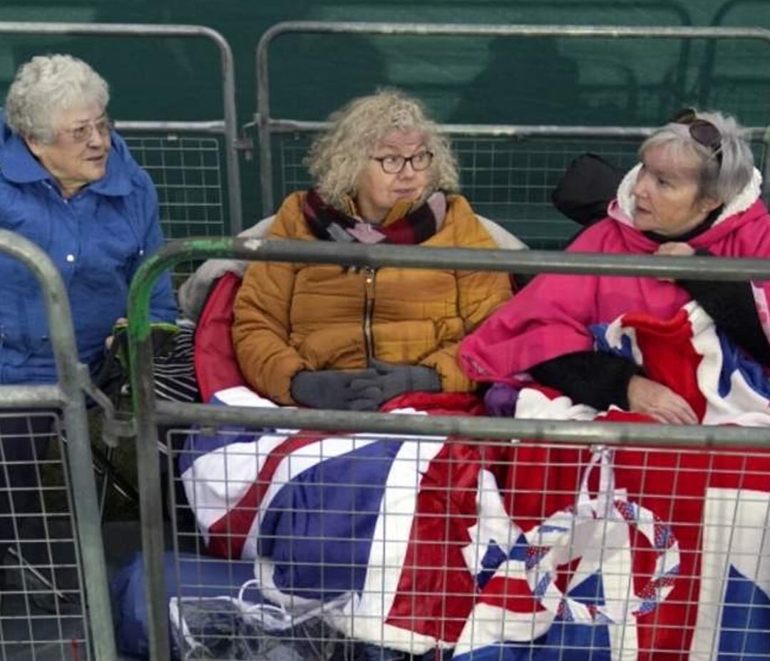 Чтобы не потерять место с хорошим обзором, придётся недоспать. Фото: Getty Images