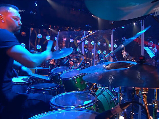     вместо «Голоса» на Первом канале могут начать показывать шоу «Фантастика» фото: скриншот шоу голос