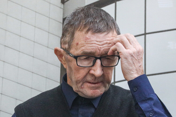  «В тамбуре между входными дверьми я увидела, как стоит Мулланур (на фото), а рядом с ним — человек в черно-красной маске, черной одежде. В руках у него был длинный черный предмет, похожий на оружие» Фото: «БИЗНЕС Online»