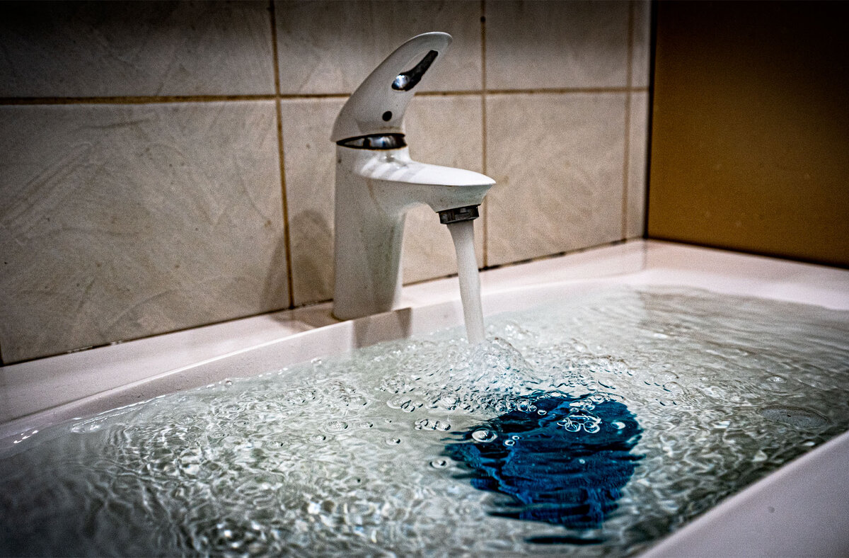 Забыли закрыть кран-смеситель