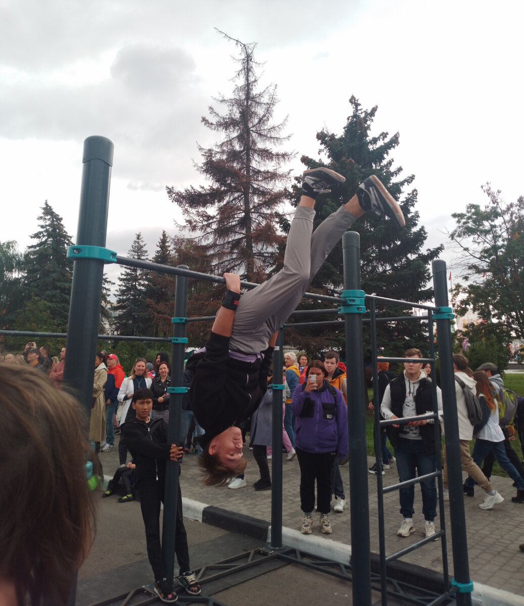 Нашему городу -877, но он  как всегда молод, красив, хорош собой, да ещё в в полном расцвете сил, радует своих жителей и гостей, историческими  памятниками, итересными музеями, замечательными...-37