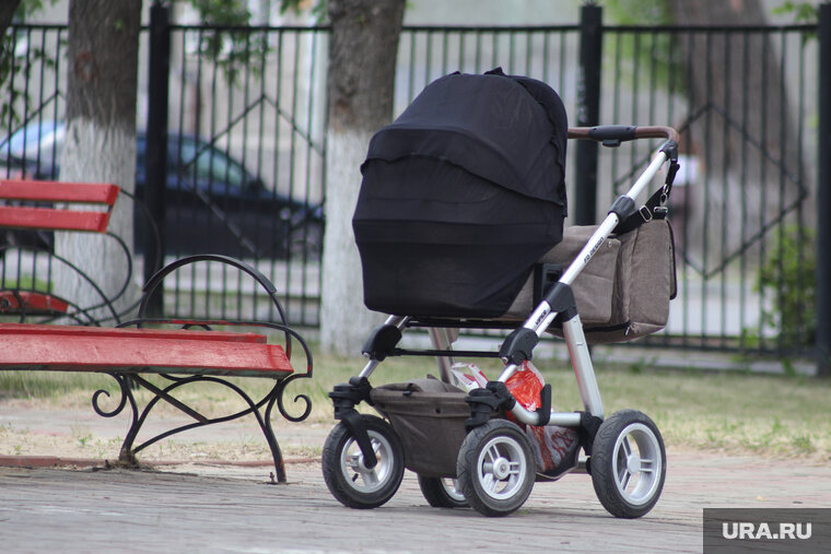    Мужчина гулял с детьми (архивное фото)