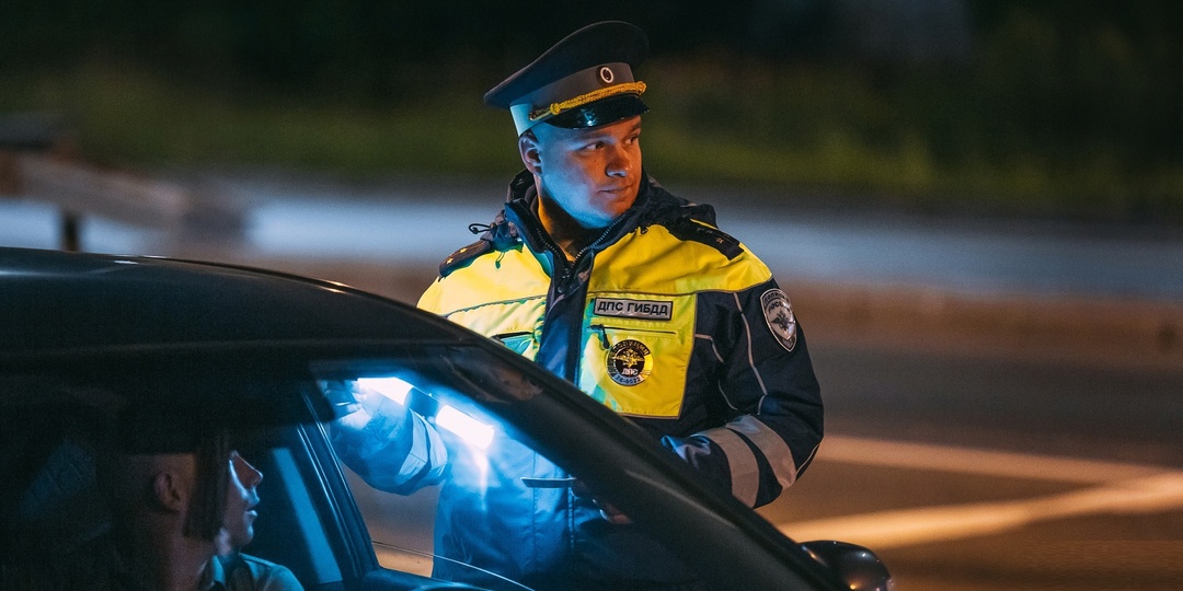 Водитель ехал с похмелья, остановил инспектор ГИБДД, что надо делать, чтобы не лишили прав. Ответ автоюриста.