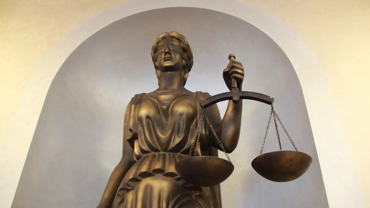     Тюменский суд приговорил к пяти годам лишения свободы 39-летнего мужчину. Он приставал к дочери своей знакомой.