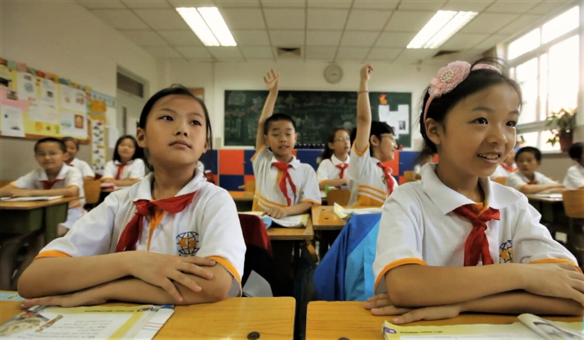 Китайская школа видео. Школьное образование в Китае. Китайские ученики. 100 Школ Китай. Школы в Китае снаружи.