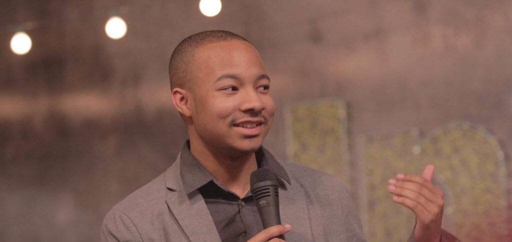 
Джейлен Бледсо-детский гений который в 17 лет уже является генеральным директором собственной IT-компании Jaylen D. Bledsoe Group. В последний раз компания была оценена в 3,5 миллиона долларов и стремится сотрудничать с крупными брендами и знаменитостями для продвижения и расширения своих торговых марок. С тех пор он также начал программу "Университет молодого предпринимателя для подростков". Благодаря этой программе Джейлен использует свой успех, чтобы вдохновлять других подростков, таких же, как он сам, и знакомить их с миром предпринимательства. Некоторые из его крупнейших партнеров включают K Swiss и AT&T, а также широкий круг знаменитостей, таких как Стив Харви. Быстрый рост его ИТ - компании привел его в жизнь интернет-сенсации. Его цель в жизни, как указано на его сайте и заявлено в ряде интервью, состоит в том, чтобы быть основным источником цифровой стратегии и развития для знаменитостей и компаний из списка Fortune 500. С его инновациями и страстью его собственный капитал будет только расти.[1]