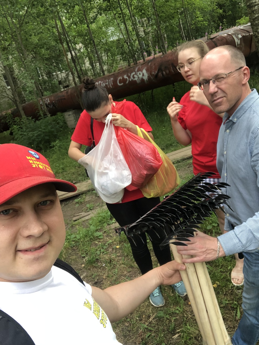 Между домами сквер Димитрова,18 и 22