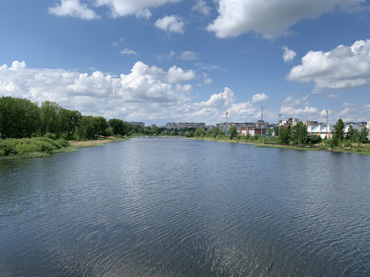 Раньше это было русло реки Волги, а сейчас здесь остался вот такой водоем