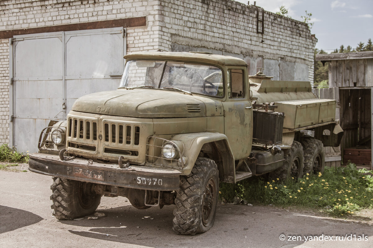 Наткнулись на ничейный армейский ЗиЛ-131 АРС-14 войск химзащиты СССР на  «чёрных» советских номерах в лютой глуши | Жизнь в движении | Дзен