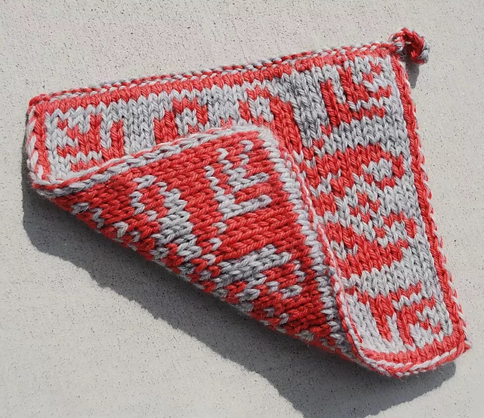 Красивая прихватка с рисунком "снежинка"