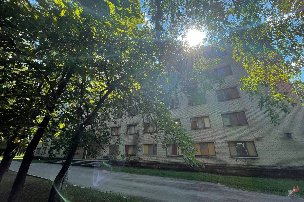 Заброшенное здания общежития. 